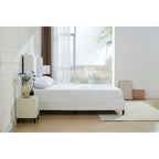 Cama King tapizada en chenilla blanca crema con cabecero tipo ala y respaldo curvado, para 2