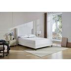 Cama King tapizada en chenilla blanca crema con cabecero tipo ala y respaldo curvado, para 2