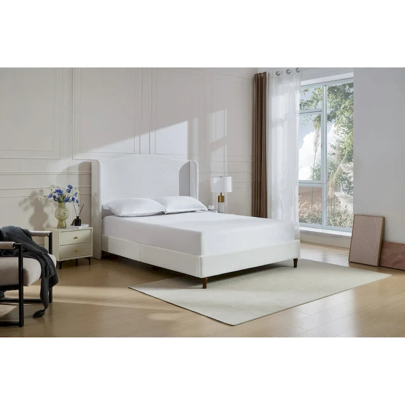 Cama King tapizada en chenilla blanca crema con cabecero tipo ala y respaldo curvado, para 2