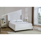 Cama King tapizada en chenilla blanca crema con cabecero tipo ala y respaldo curvado, para 2