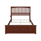Estructura de Cama Queen de Nogal con Piecera, Estilo Misión, Capacidad 1 persona