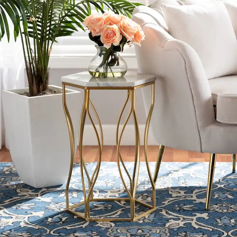 Mesa auxiliar hexagonal de mármol blanco y metal dorado, 1 pieza