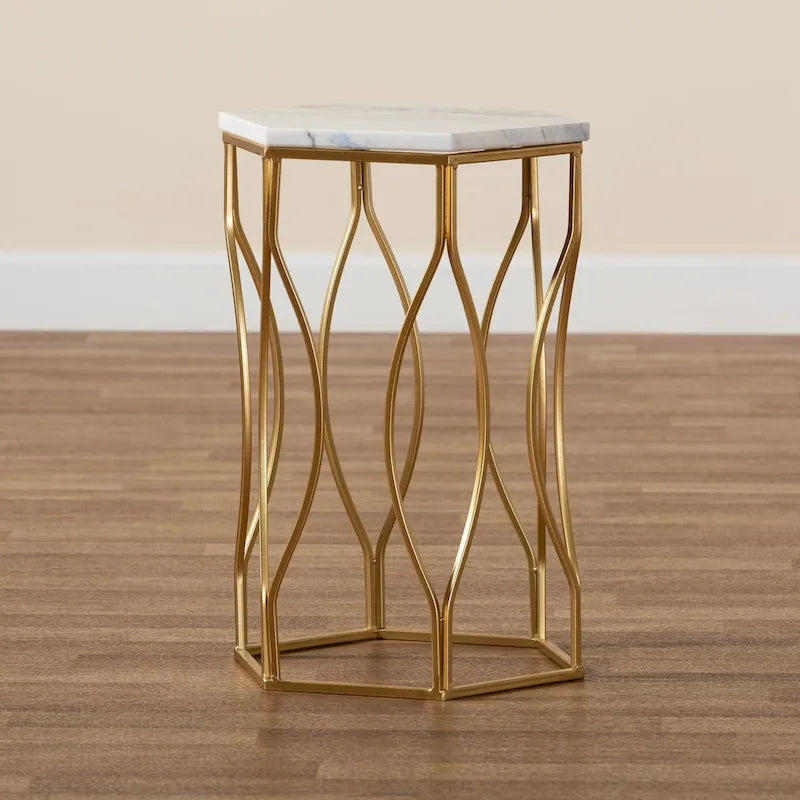 Mesa auxiliar hexagonal de mármol blanco y metal dorado, 1 pieza
